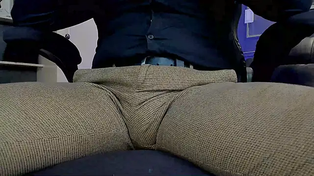 Snapshot of MrFrank_tattoo chatting on October 16, 3:53 pm MrFrank tattoo online show from October 16, 3:53 pm