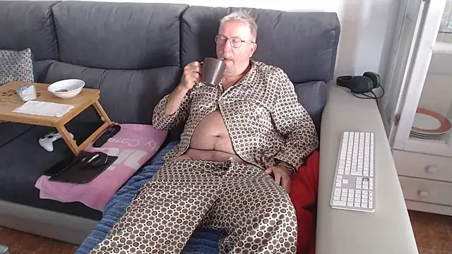 Nudelschwanz online show from December 6, 8:59 am