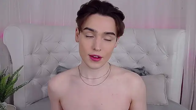 RobbyCharming online show from April 4, 4:42 am