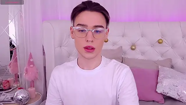 RobbyCharming online show from December 16, 8:05 pm