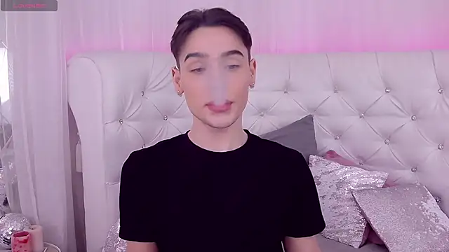 RobbyCharming online show from March 6, 7:32 pm