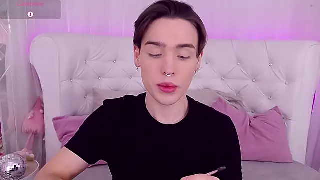 RobbyCharming online show from December 8, 6:39 pm