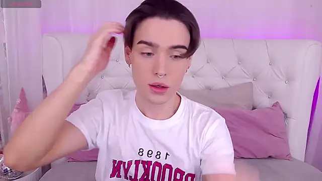 RobbyCharming online show from December 9, 6:41 pm