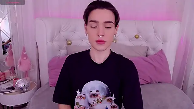 RobbyCharming online show from December 13, 6:49 pm