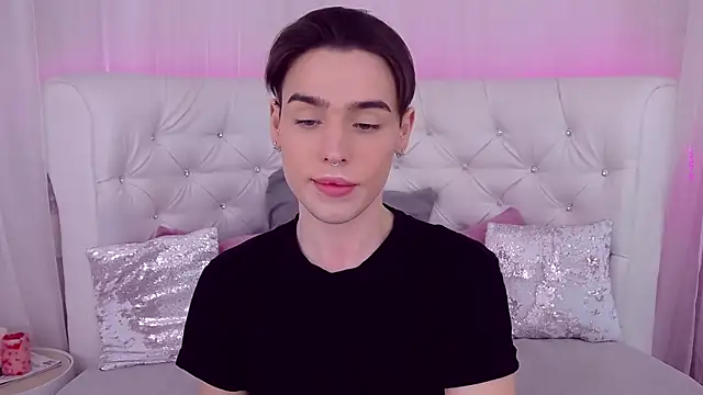 RobbyCharming online show from February 15, 7:39 pm