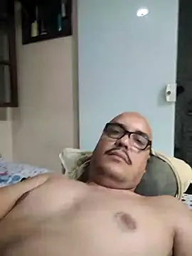 Snapshot of RobertoBuzios22 chatting on March 21, 10:17 pm RobertoBuzios22 online show from March 21, 10:17 pm