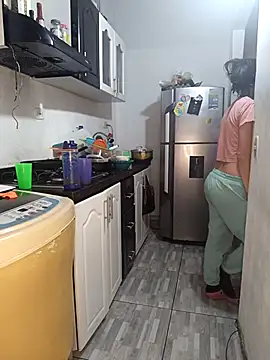 catire2323 online show from December 21, 8:17 pm