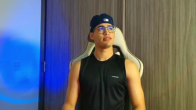 Jimmy Leeh  online show from November 21, 4:55 am