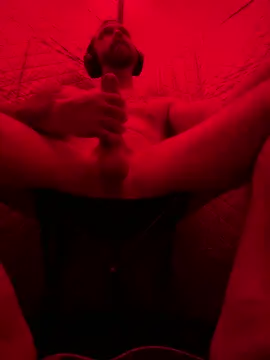 8inchHOLEpunch online show from December 15, 4:51 am