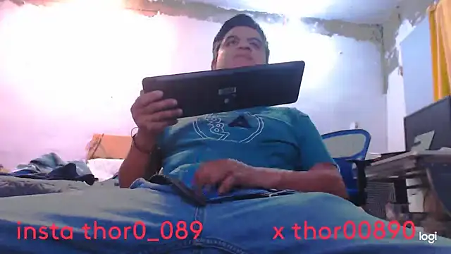 Snapshot of thor000089 chatting on October 7, 5:22 am thor000089 online show from October 7, 5:22 am