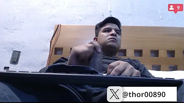 Snapshot of thor000089 chatting on January 24, 3:43 am thor000089 online show from January 24, 3:43 am