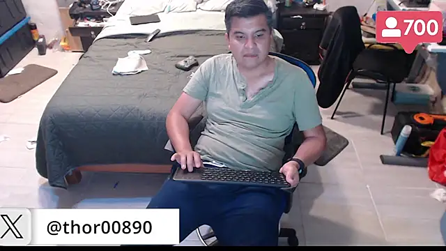 Snapshot of thor000089 chatting on January 31, 12:50 am thor000089 online show from January 31, 12:50 am
