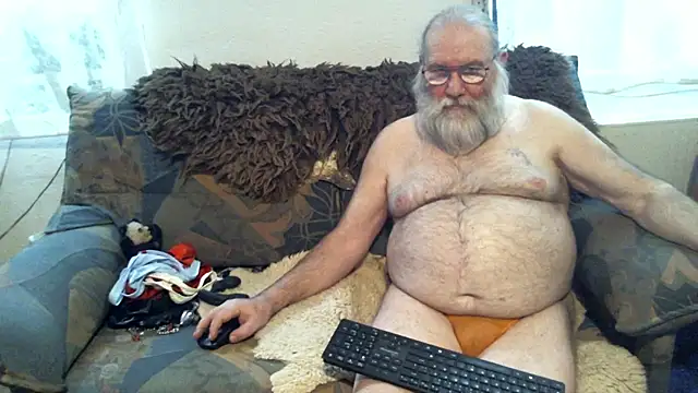 SexySantaC online show from February 1, 8:05 pm