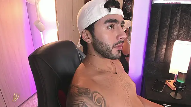 ItsMeEros online show from March 5, 10:50 pm