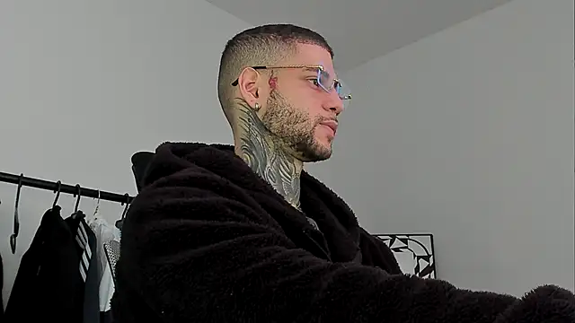  jamesleandros1 online show from November 12, 12:22 pm