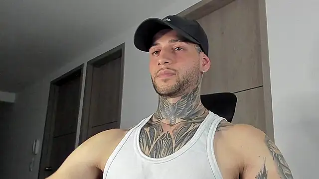Snapshot of _jamesleandros1 chatting on September 24, 2:44 am jamesleandros1 online show from September 24, 2:44 am