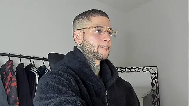  jamesleandros1 online show from November 9, 2:04 am