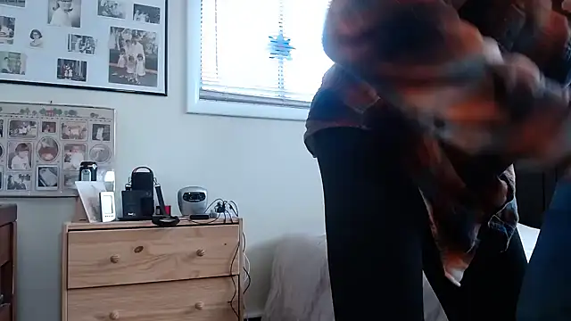 hottottrot691 online show from March 18, 6:17 pm