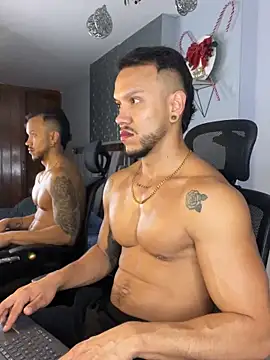 ARON TAYLER01 online show from December 19, 12:45 pm