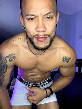 ARON TAYLER01 online show from September 13, 10:49 am