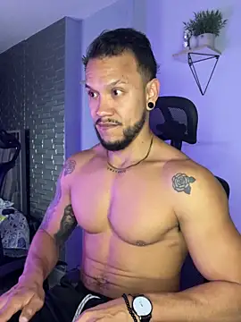 ARON TAYLER01 online show from October 15, 10:34 am