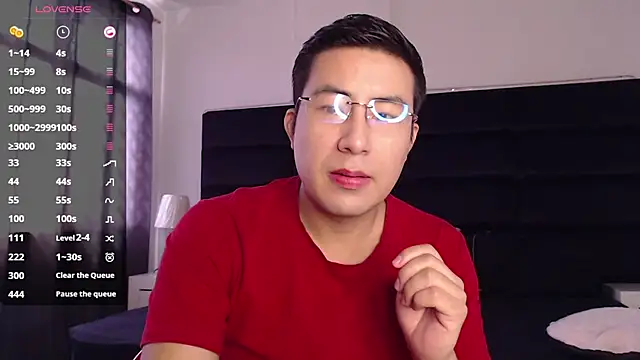 Snapshot of andrewmhilton_ chatting on February 12, 7:35 pm andrewmhilton online show from February 12, 7:35 pm