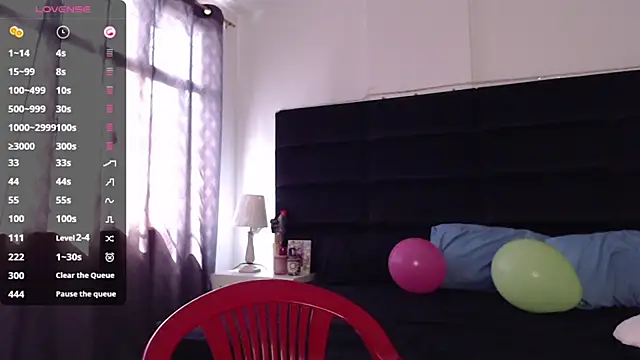Snapshot of andrewmhilton_ chatting on February 10, 7:38 pm andrewmhilton online show from February 10, 7:38 pm
