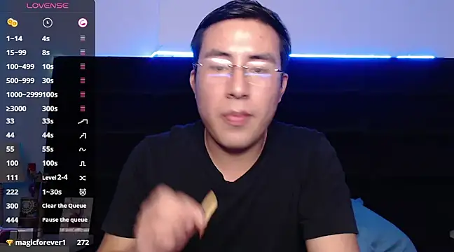 Snapshot of andrewmhilton_ chatting on January 11, 6:24 am andrewmhilton online show from January 11, 6:24 am