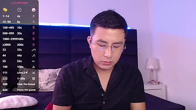 Snapshot of andrewmhilton_ chatting on January 20, 9:22 pm andrewmhilton online show from January 20, 9:22 pm