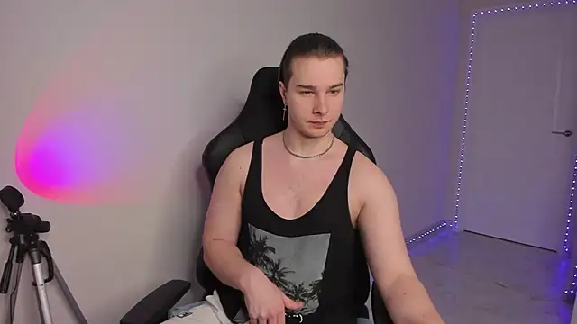 Vincent Strong online show from February 10, 7:47 am