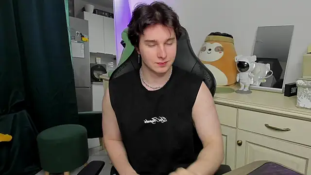 Vincent Strong online show from April 18, 9:33 am