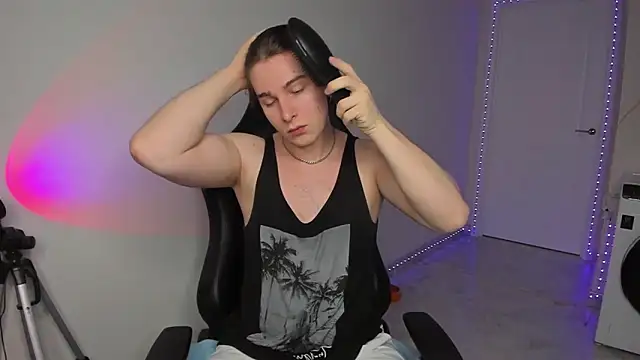 Vincent Strong online show from January 31, 8:01 am