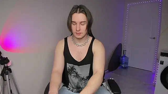 Vincent Strong online show from December 6, 7:54 am