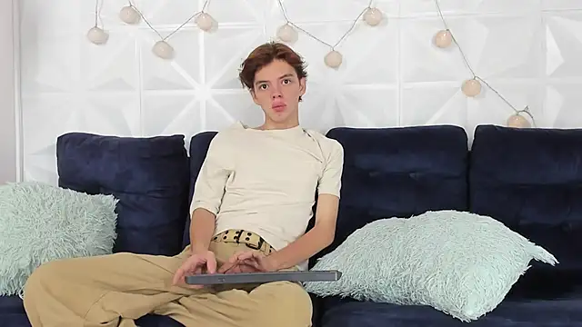 daniel hot03 online show from March 8, 1:23 pm