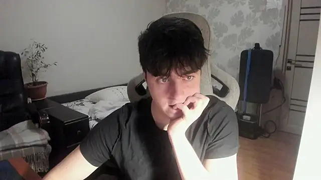 Knuckles17 online show from December 18, 2:51 am