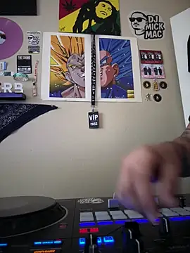 PeterGrandee online show from November 8, 9:40 pm