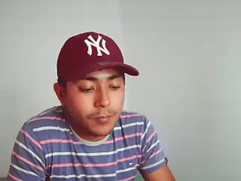 Snapshot of wailer_ chatting on December 11, 4:59 pm wailer online show from December 11, 4:59 pm