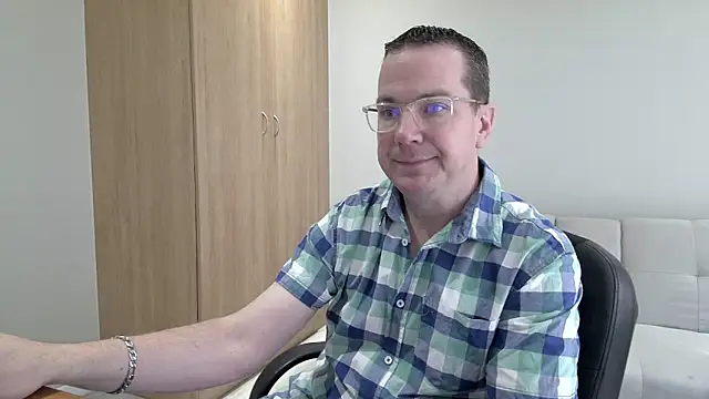Snapshot of BrettJ81 chatting on October 4, 10:53 am BrettJ81 online show from October 4, 10:53 am