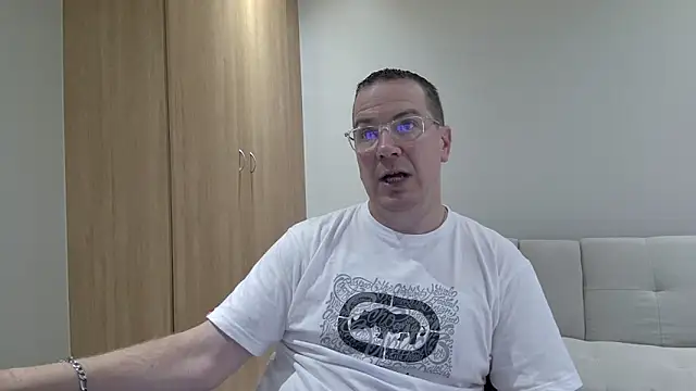 BrettJ81 online show from December 14, 1:51 pm