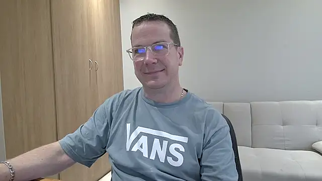 BrettJ81 online show from November 19, 2:39 pm