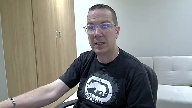 BrettJ81 online show from March 18, 5:27 pm