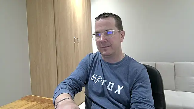 Snapshot of BrettJ81 chatting on September 25, 3:55 pm BrettJ81 online show from September 25, 3:55 pm