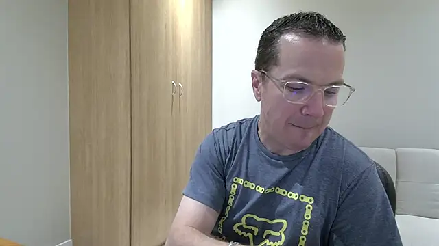 Snapshot of BrettJ81 chatting on October 7, 4:22 pm BrettJ81 online show from October 7, 4:22 pm