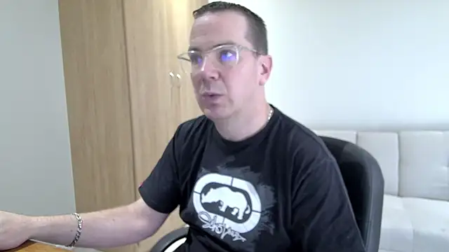 Snapshot of BrettJ81 chatting on September 19, 1:44 pm BrettJ81 online show from September 19, 1:44 pm