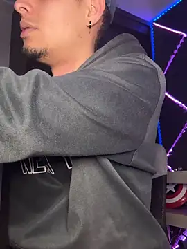 bigryann23 online show from March 11, 11:45 pm